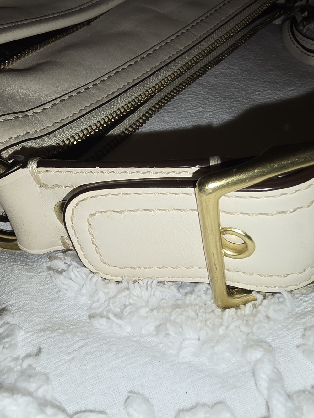 Coach Cream Leather Shoulder Bag with Dual Front Pockets - Picture 8 of 10